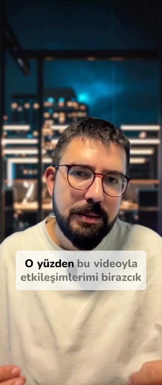 Sosyal medyada beğeni, yorum ve etkileşimlerin sosyal onay bağımlılığına nasıl dönüştüğünü anlatan video.