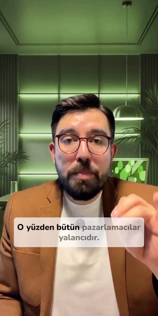 Pazarlama yalan mıdır sorusu üzerinden hikaye anlatımı, gerçeklik ve algı çerçevesini anlatan video.