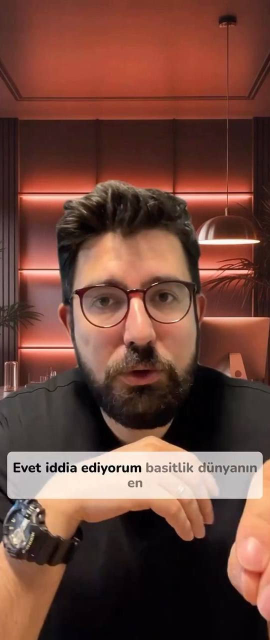 Uzman körlüğü, çocukların dünyayı algılaması ve içerik üretiminde basit anlatımın önemini anlatan video.