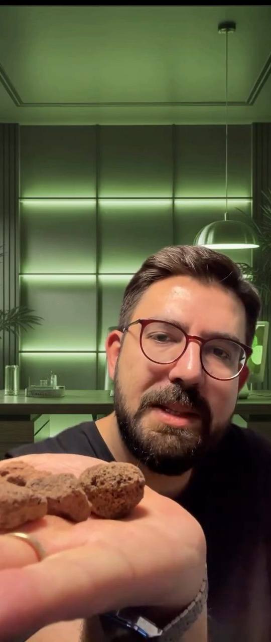 Gary Dahl’ın Pet Rock fikri üzerinden ürün değil deneyim satma, mizah ve absürt pazarlama stratejisini anlatan video.